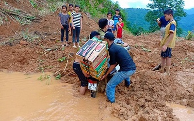 Bị cô lập sau lũ, Mường Lát đang cạn kiệt xăng dầu và lương thực