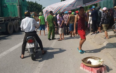 Kinh hoàng ô tô đâm vào nhóm phụ nữ gánh hàng trên đường, 2 người tử vong tại chỗ