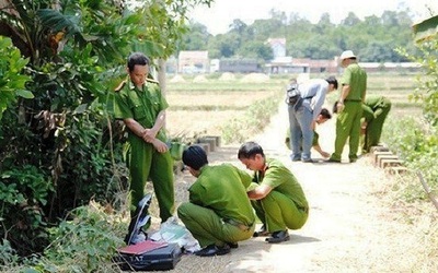 Tạm giữ hình sự nguyên Chủ tịch xã bị tố đưa bé gái 8 tuổi ra cánh đồng giở trò đồi bại