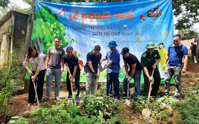 Niềm vui của cô trò sát biên giới Việt – Lào khi được tài trợ xây điểm trường mới