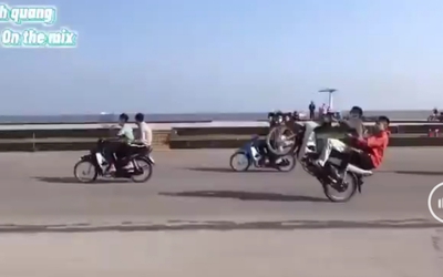 Truy tìm nhóm thanh niên “bốc đầu”, đua xe náo động phố biển Sầm Sơn