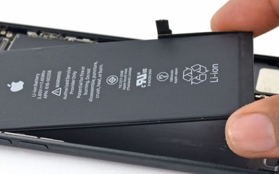 Apple thông báo đã chuẩn bị đủ số lượng pin iPhone thay cho khách hàng