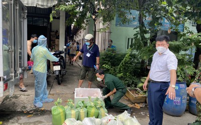 "Phải sớm tiếp cận từng nhà trọ, từng khu vực để giao lương thực”