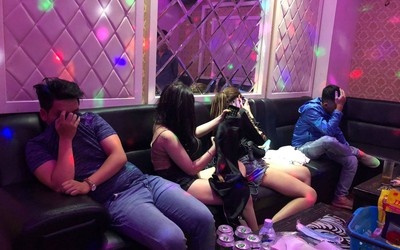 “Đột kích” quán karaoke, phát hiện 16 nam nữ phê ma tuý