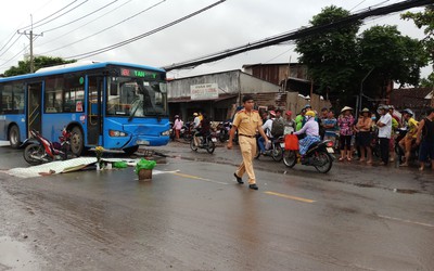 Tông vào xe buýt, 2 người thương vong