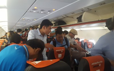 Chuyến bay Jetstar hoãn... 1 ngày: Hành khách bức xúc, được đền 200.000 đồng