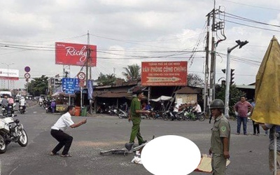 Đi xe đạp mua đồ ăn sáng, bé trai bị xe ben cán tử vong