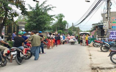 Phát hiện người đàn ông chết bất thường trong phòng trọ, tay còn cầm điện thoại