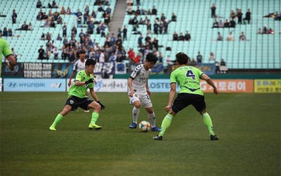 Báo Hàn Quốc chỉ ra “điểm chết” của Incheon United, lo lắng cho Công Phượng