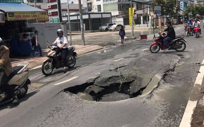 “Hố tử thần” xuất hiện trên đường ở TP.HCM sau tiếng nổ lớn