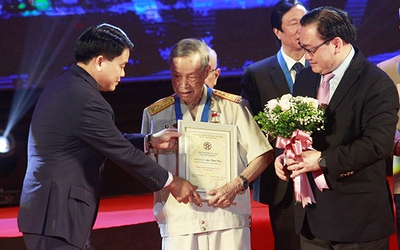 Anh hùng La Văn Cầu trở về thời bình thành “chiến sĩ bảo vệ môi trường”