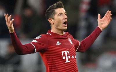 Lewandowski lập hat-trick nhanh nhất lịch sử Champions League