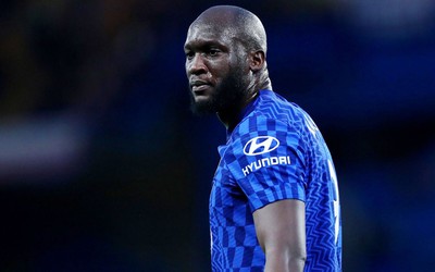 Lukaku bị la ó khi vào sân thay người ở trận MU vs Chelsea