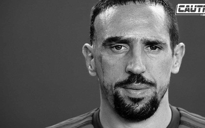 Câu chuyện đau lòng đằng sau những vết sẹo trên mặt của Ribery