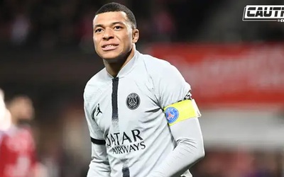 Mbappe xứng đáng nhận thẻ đỏ vì đá vào người đối thủ