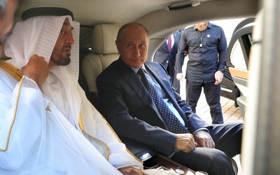 Bí mật trong siêu xe limousine mới TT Putin vừa khoe với Thái tử Abu Dhabi