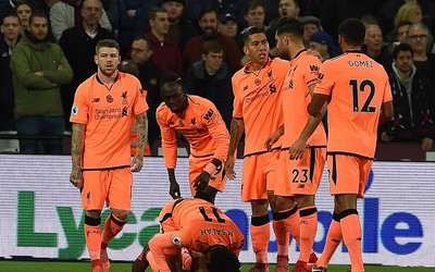 Đè bẹp West Ham, Liverpool phả hơi nóng vào Arsenal, Chelsea