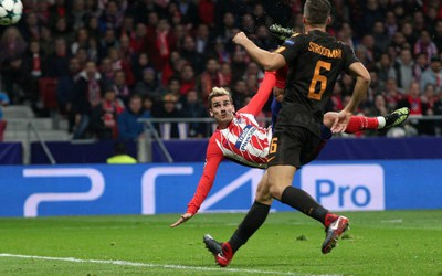 Griezmann níu kéo hi vọng cho Atletico, Chelsea nhẹ nhàng đi tiếp