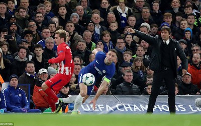 Mất ngôi đầu bảng, Conte vẫn không để Barca, PSG vào mắt