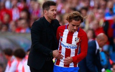 Griezmann mở đường, Simeone dẫn lối, Man Utd mừng thầm