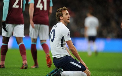 Tottenham lại mất điểm: Harry Kane "quỳ gối" trước 2 siêu phẩm