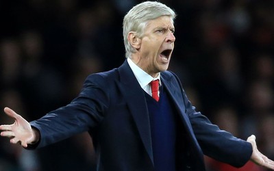 Wenger một mực không chịu rời Arsenal