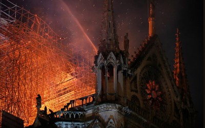 Cháy Nhà thờ Đức bà Paris: "Trái tim tôi tan vỡ khi nhìn thấy ngọn lửa này"