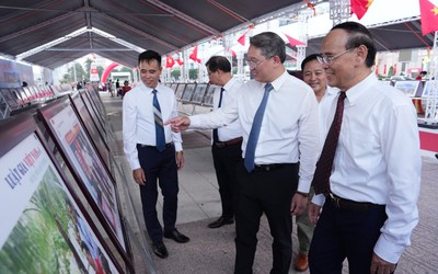 Tuần lễ trưng bày ảnh "Luật gia Việt Nam với biển, đảo quê hương"