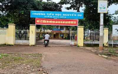 Học sinh lớp 3 bị đánh tím đùi xin gia đình tha lỗi cho cô giáo