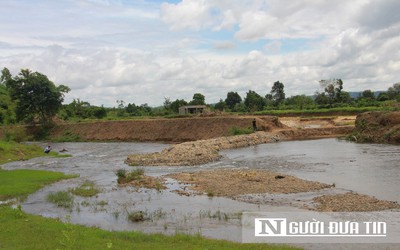 Chưa được cấp phép vẫn ngăn suối, đào ao “khủng” trên đất nông nghiệp