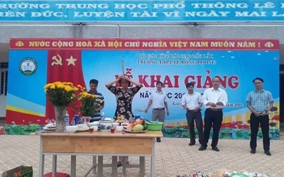 Đắk Lắk: Nhà trường lên tiếng về hình ảnh “cúng bái” ngày khai giảng