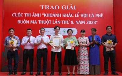 Trao giải cuộc thi ảnh Khoảnh khắc Lễ hội Cà phê Buôn Ma Thuột