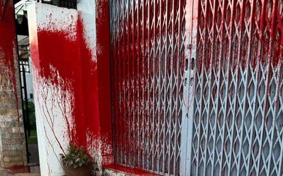 Đắk Lắk: Xác minh việc một hộ dân bị tạt sơn đỏ vào nhà