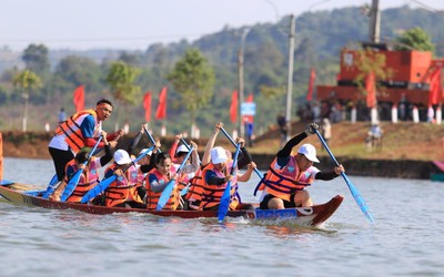 Tái hiện nét văn hóa dân gian thông qua hội đua thuyền ở Đắk Nông