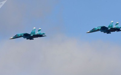 NATO công bố ảnh đánh chặn máy bay Su-34 và Su-24 của Nga