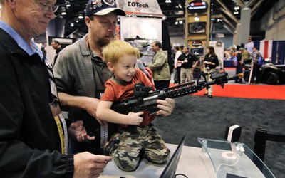 Thảm sát Las Vegas: Vì sao Mỹ không thể cấm người dân sở hữu súng?