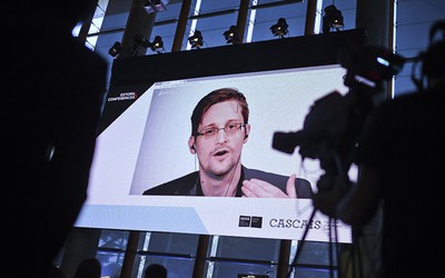 Edward Snowden: Tổng thống Trump quý mến ông Putin hơn bất kỳ ai