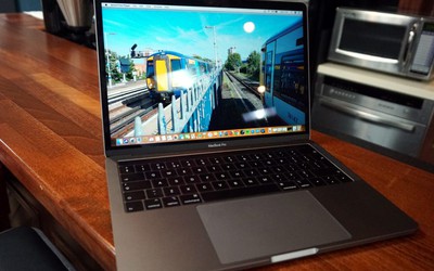 Bàn phím trên Macbook Pro lại gặp lỗi, Apple "làm khó" người dùng