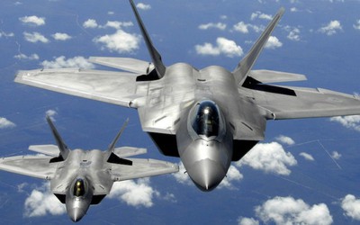 Mỹ "dọa dẫm" dùng F-22 cùng Israel khắc chế S-300 trước đêm thượng đỉnh Trump-Putin?