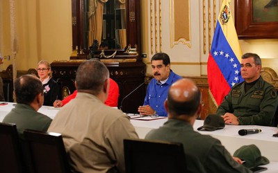 Tổng thống Venezuela tiết lộ có 20 sĩ quan quân sự "trao linh hồn" cho phe đối lập