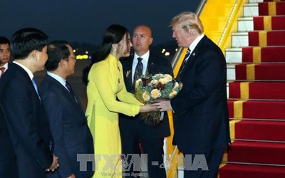 Điều chưa biết về nữ sinh tặng hoa cho Tổng thống Donald Trump