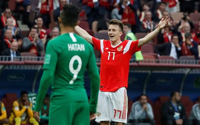 Aleksandr Golovin tỏa sáng, đội tuyển Nga rộng cửa vào vòng 1/8