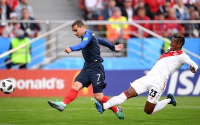 Đội tuyển Pháp giành vé vào vòng 1/8, Mbappe đi vào lịch sử