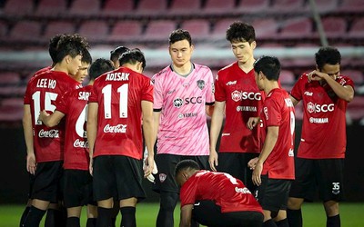 Văn Lâm không thể giúp Muangthong United tránh được trận thua trước đội của Xuân Trường