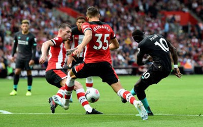 Liverpool giành thắng lợi nhẹ nhàng trước Southampton