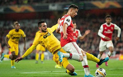 Tân binh 18 tuổi thi đấu thăng hoa, Arsenal đại thắng Standard Liege