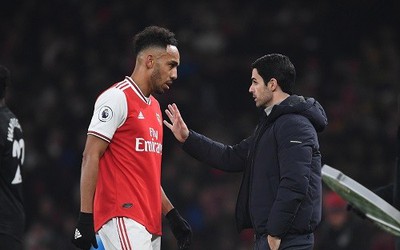 Đã đến lúc Arsenal nên dứt khoát trong thương vụ Aubameyang