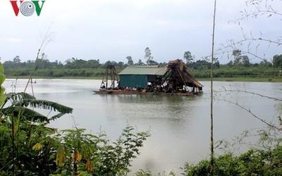 Quảng Bình sẽ “dẹp loạn” khai thác cát trên sông Kiến Giang