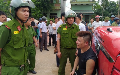 Hà Nam: Bắt nóng đối tượng lái ô tô mang súng đi đánh ghen, đâm vào lực lượng CA để bỏ chạy