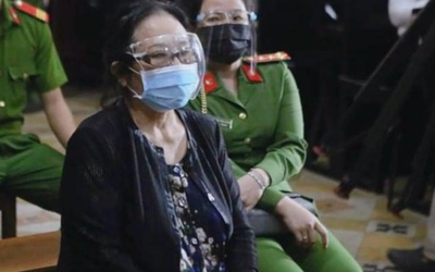 Diễn biến vụ xét xử nữ đại gia Bạch Diệp: Nữ bị cáo vung tay, la hét